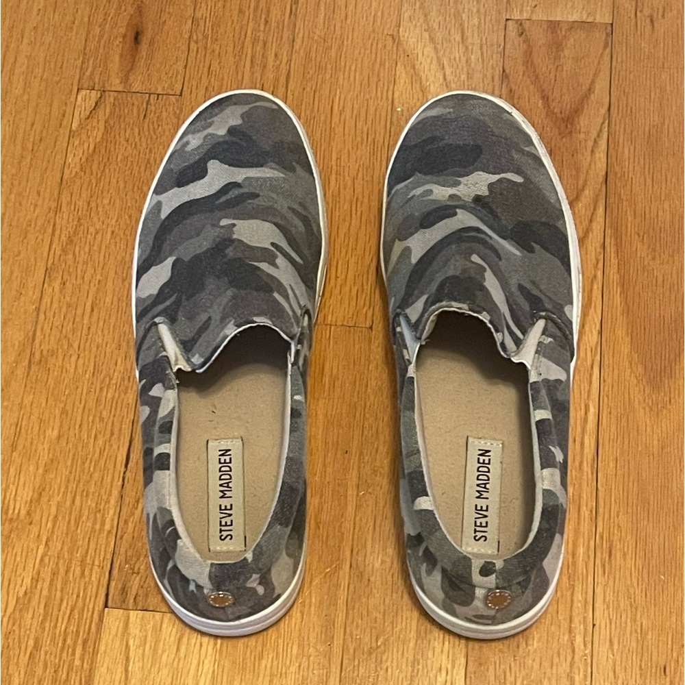 Steve Madden Women Gills Sneaker